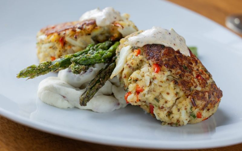 sea-captains-house-crab-cake-dinner-6 (1)