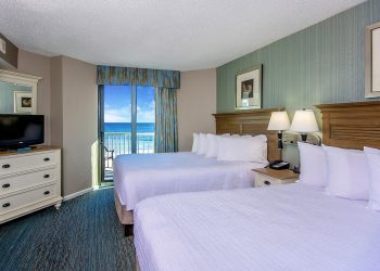 Oceanfront Deluxe Queen Suite Bedroom